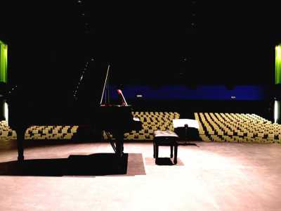 L'interno rinnovato del teatro Palazzo